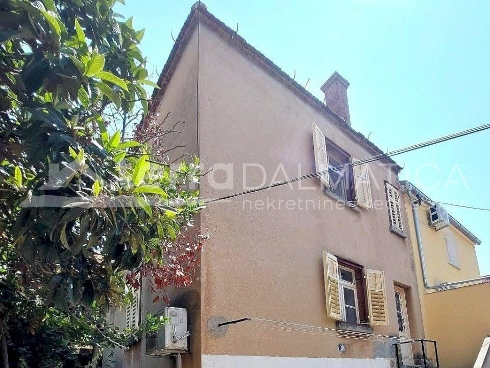 Sibenik, Zentrum, Doppelhaushälfte in einer ruhigen Straße