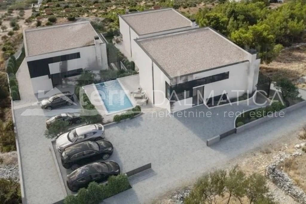 Primosten - Sibenik, auf halbem Weg, Baugrundstück mit Genehmigung für eine moderne Villa