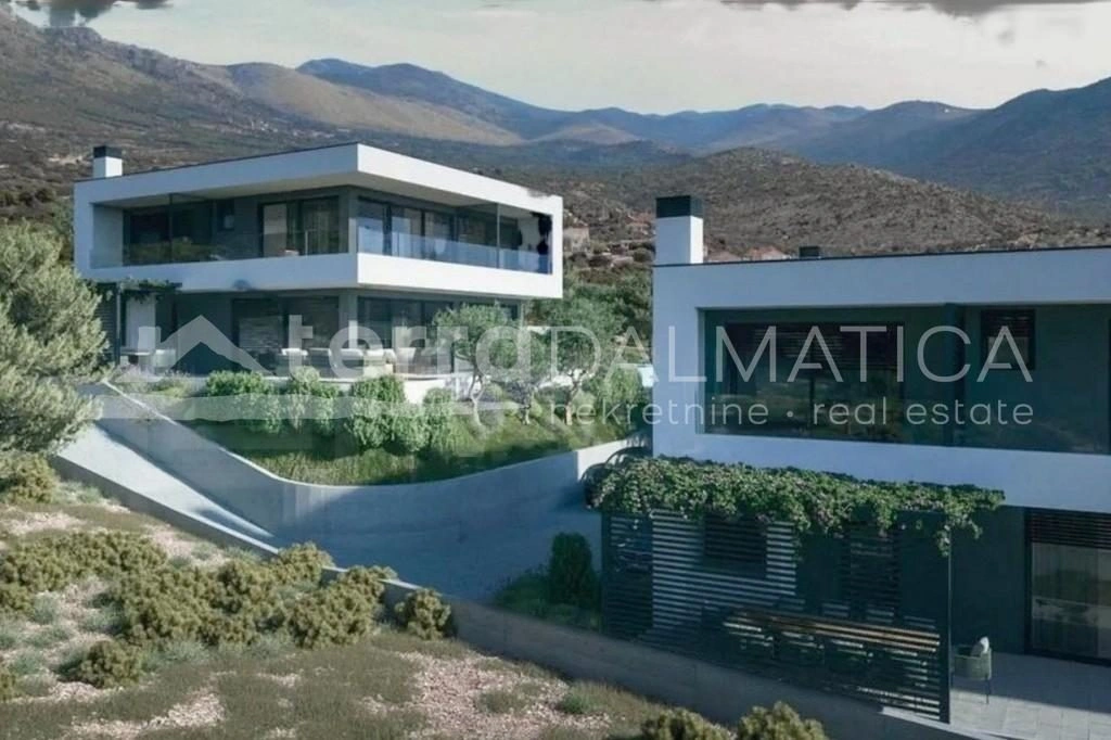 Primosten - Sibenik, auf halbem Weg, Baugrundstück mit Genehmigung für eine moderne Villa