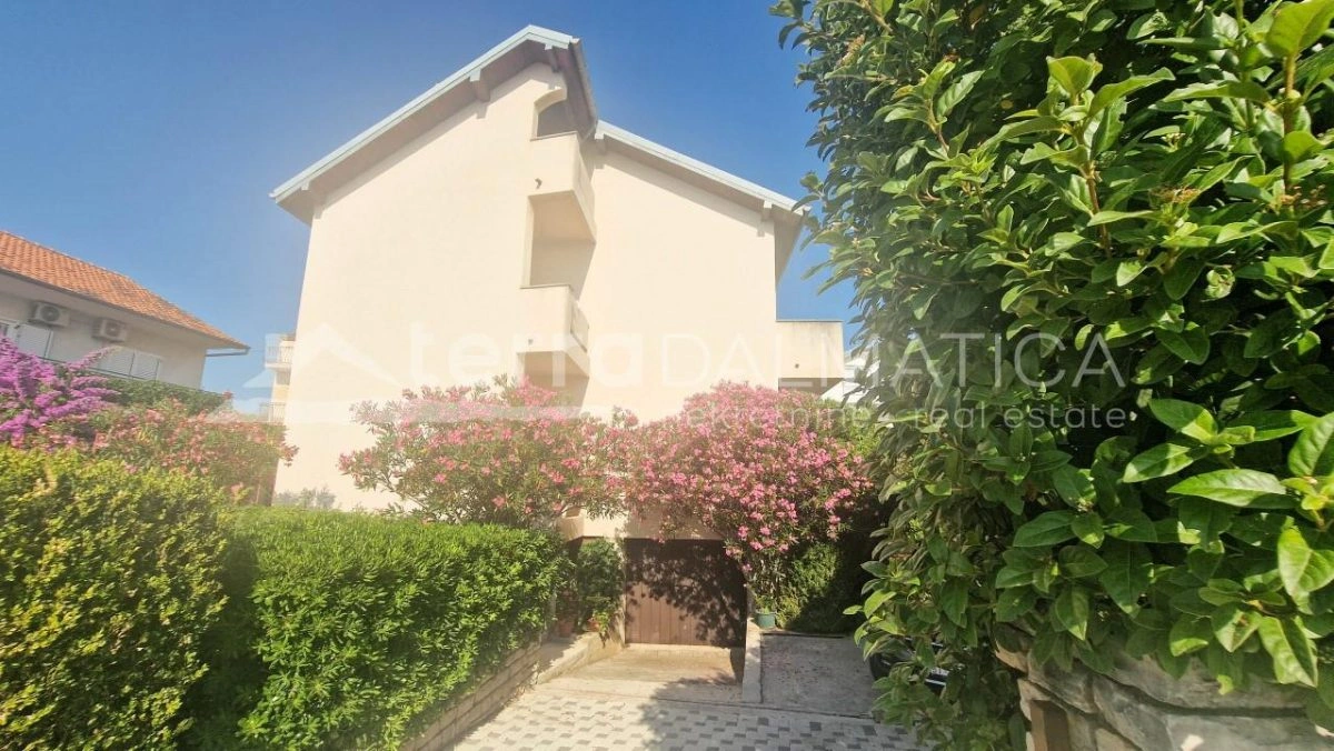 Šibenik - Brodarica - stambeno poslovni objekt