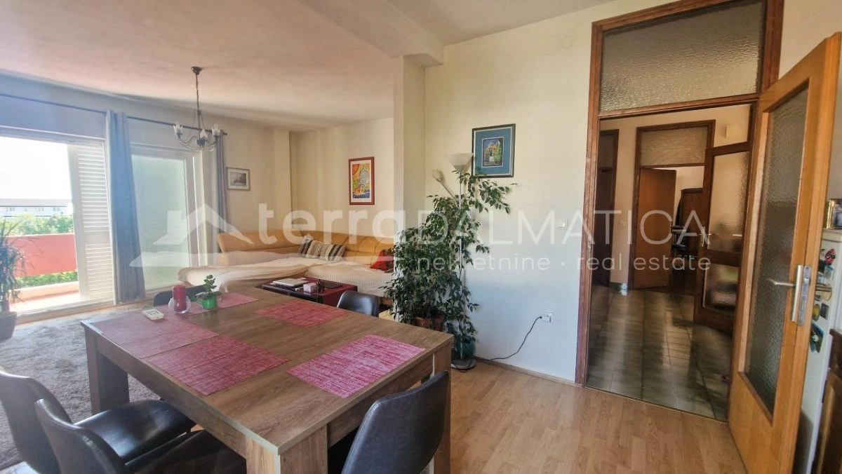 Sibenik - Brodarica - Wohn- und Geschäftshaus