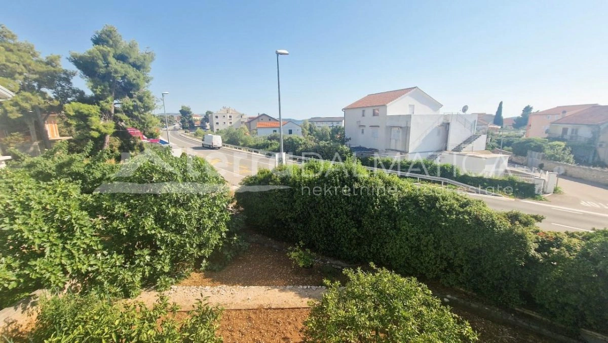 Sibenik - Brodarica - Wohn- und Geschäftshaus