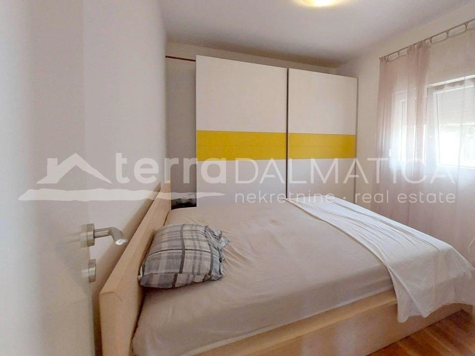 Sibenik, Haus mit zwei Wohnungen und wunderschönem Meerblick