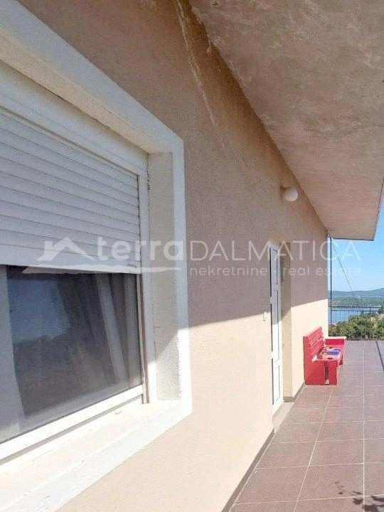 Sibenik, Haus mit zwei Wohnungen und wunderschönem Meerblick