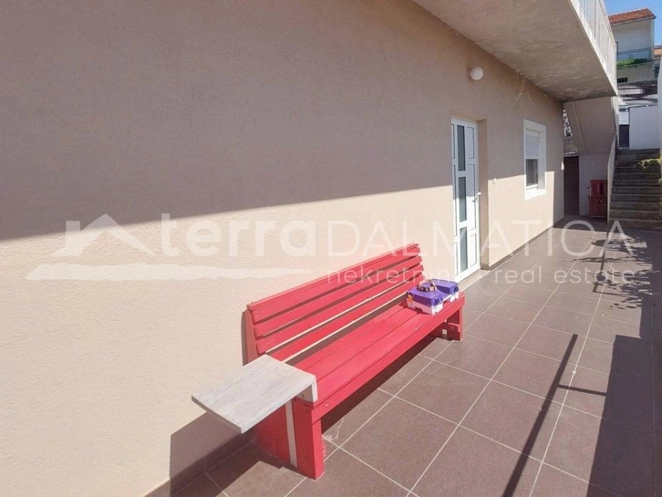 Sibenik, Haus mit zwei Wohnungen und wunderschönem Meerblick