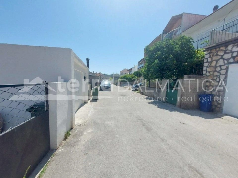 Sibenik, Haus mit zwei Wohnungen und wunderschönem Meerblick