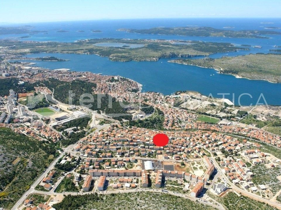 Sibenik, Haus mit zwei Wohnungen und wunderschönem Meerblick