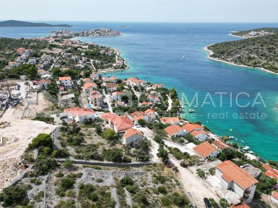 Umgebung von Trogir, schönes Bauland