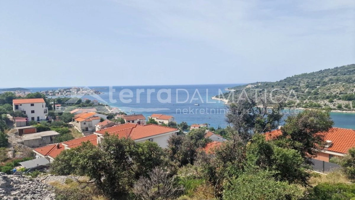 Umgebung von Trogir, schönes Bauland