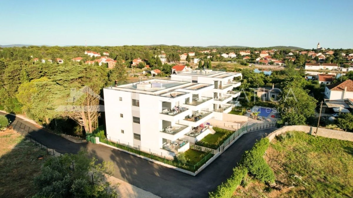 Zadar, Insel Ugljan, Apartment mit drei Schlafzimmern in einem neuen Gebäude, 200 m vom Strand entfernt