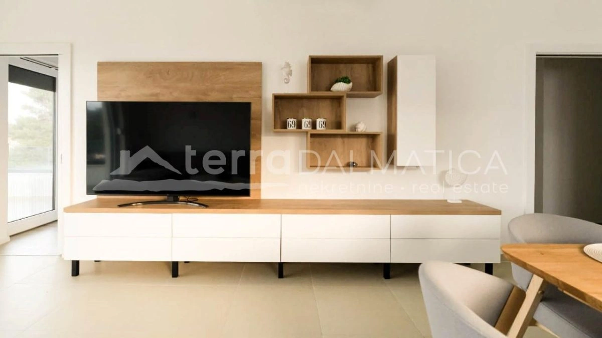 Zadar, Insel Ugljan, Apartment mit drei Schlafzimmern in einem neuen Gebäude, 200 m vom Strand entfernt