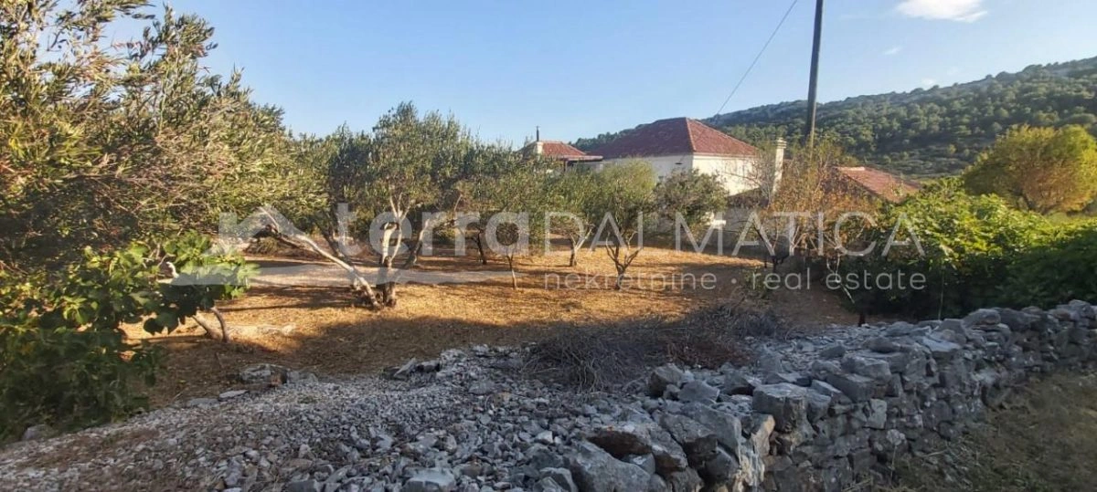 Zirje, Baugrundstück im Herzen der Insel