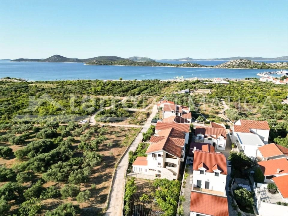 Tribunj, zwei Apartmenthäuser mit Meerblick – Investitionsmöglichkeit