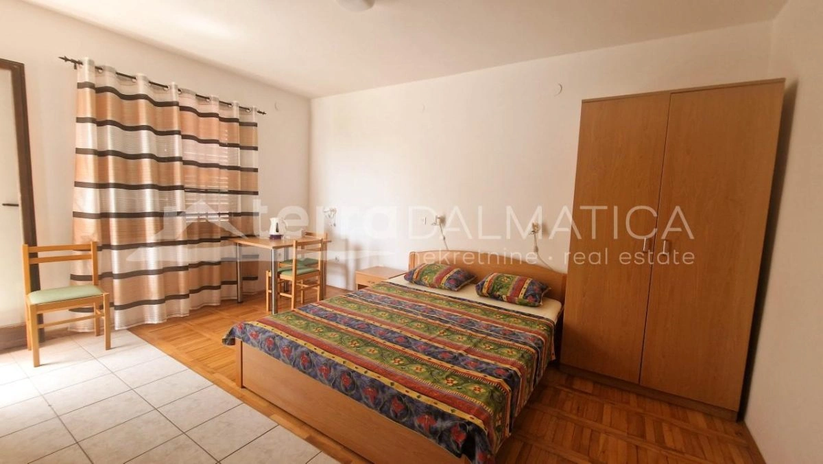 Tribunj, zwei Apartmenthäuser mit Meerblick – Investitionsmöglichkeit