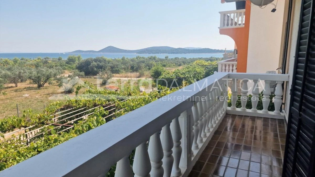 Tribunj, zwei Apartmenthäuser mit Meerblick – Investitionsmöglichkeit