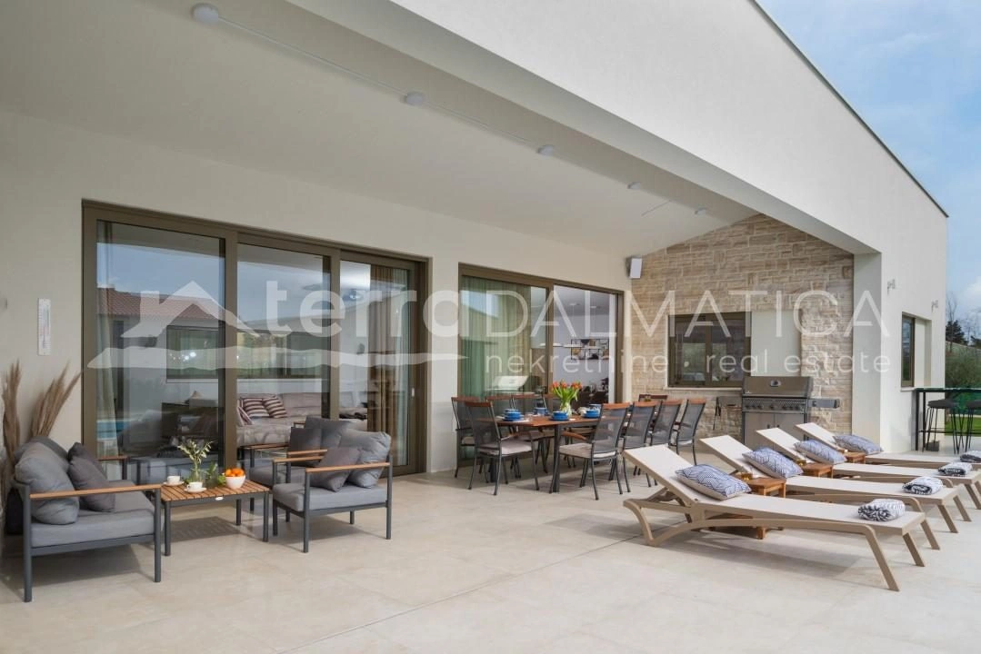 Zadar – Kroatien, exklusive Erdgeschossvilla mit großem Garten in ruhiger Lage