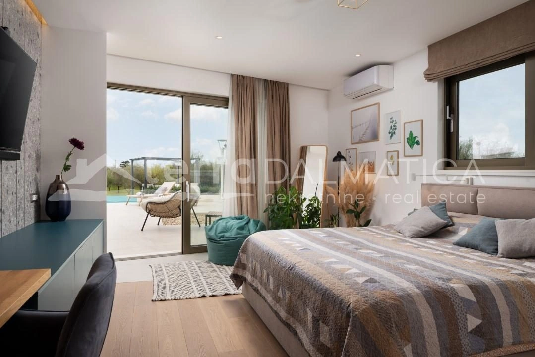 Zadar – Kroatien, exklusive Erdgeschossvilla mit großem Garten in ruhiger Lage