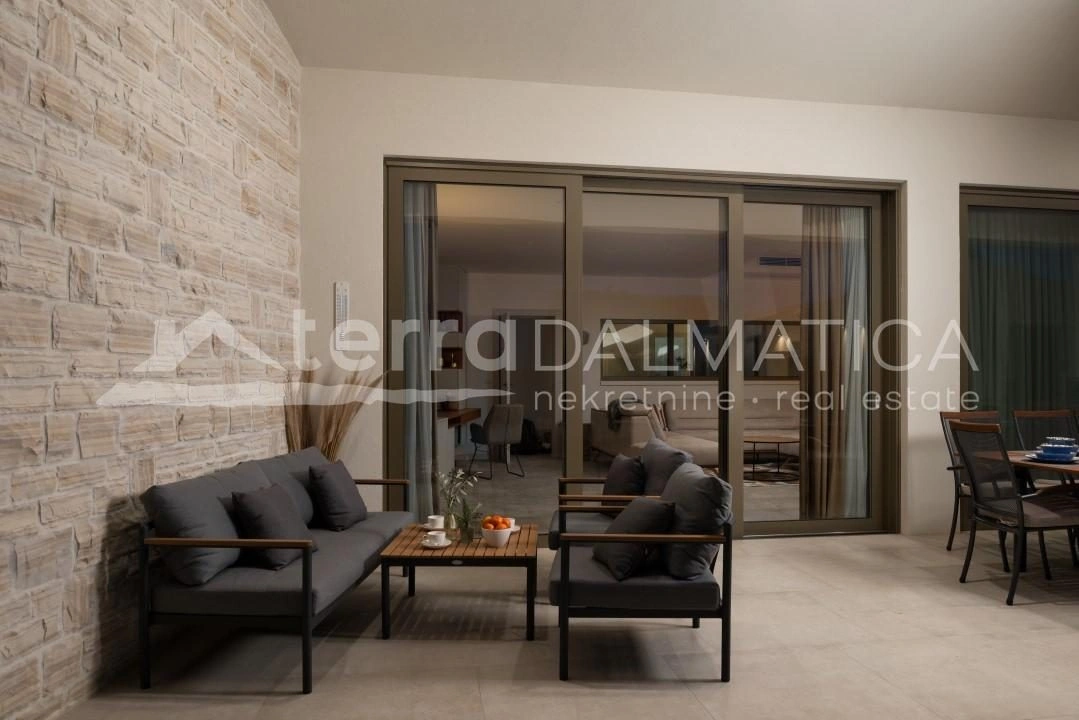 Zadar – Kroatien, exklusive Erdgeschossvilla mit großem Garten in ruhiger Lage