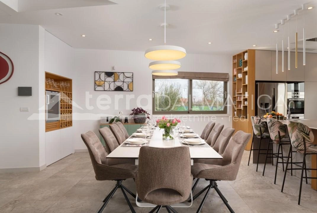 Zadar – Kroatien, exklusive Erdgeschossvilla mit großem Garten in ruhiger Lage