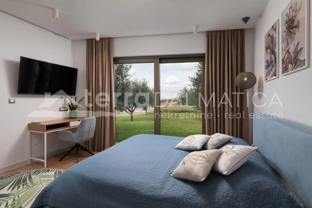 Zadar – Kroatien, exklusive Erdgeschossvilla mit großem Garten in ruhiger Lage