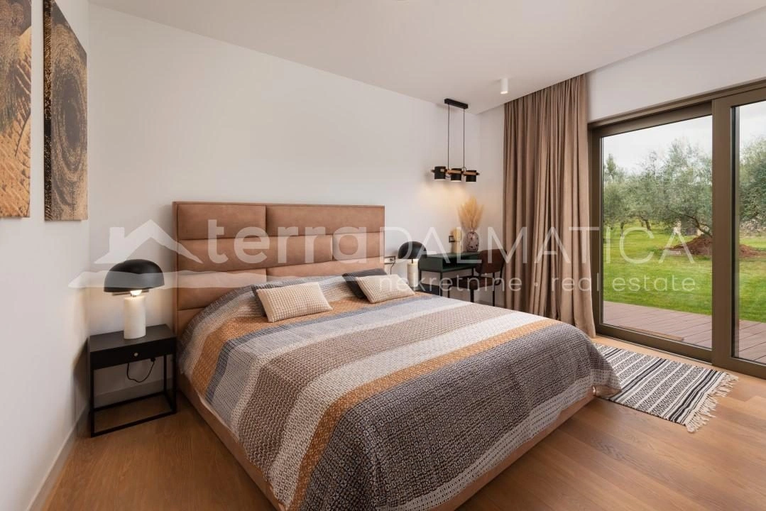 Zadar – Kroatien, exklusive Erdgeschossvilla mit großem Garten in ruhiger Lage