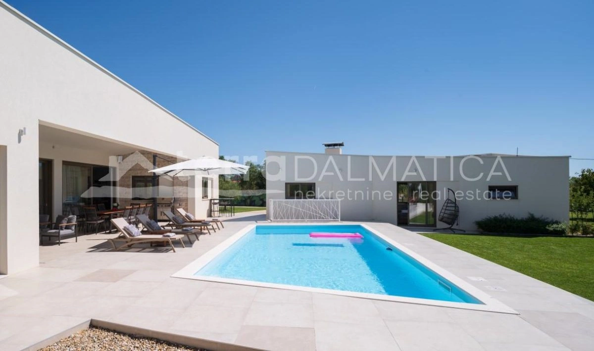 Zadar – Kroatien, exklusive Erdgeschossvilla mit großem Garten in ruhiger Lage