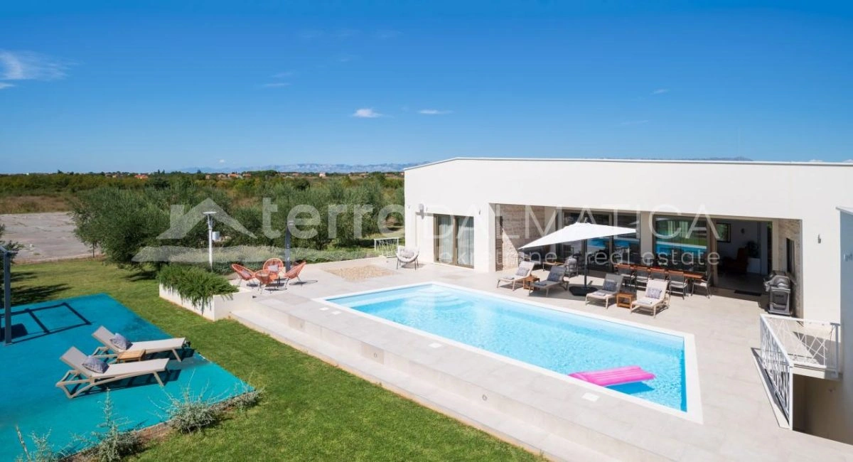 Zadar – Kroatien, exklusive Erdgeschossvilla mit großem Garten in ruhiger Lage