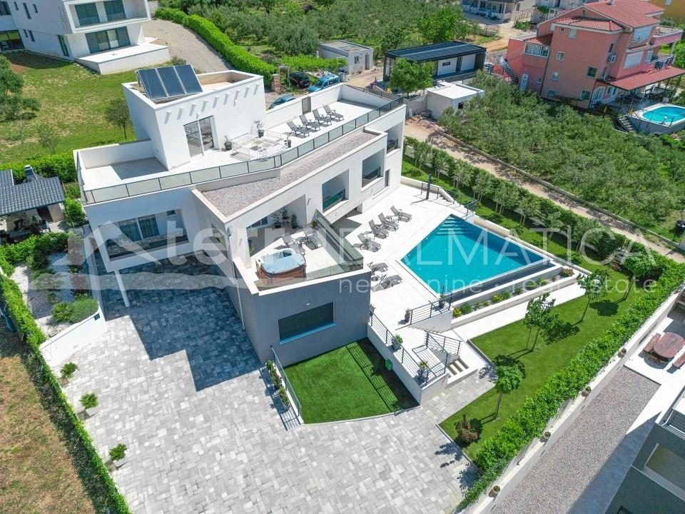 Umgebung von Split – Kroatien, luxuriöse Villa mit bezauberndem Blick auf das Meer und die Inseln