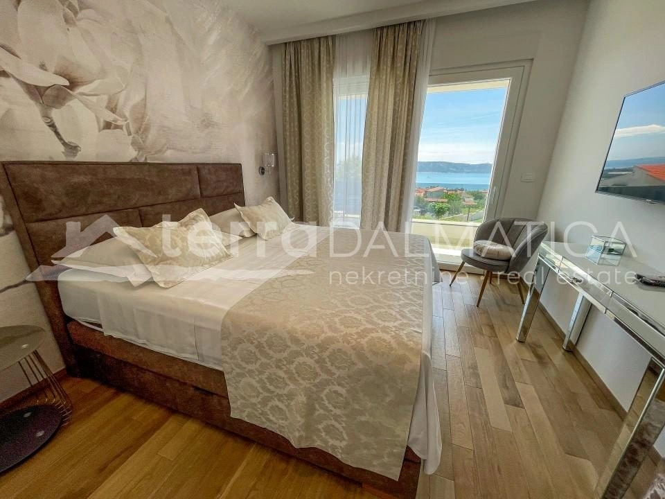 Umgebung von Split – Kroatien, luxuriöse Villa mit bezauberndem Blick auf das Meer und die Inseln