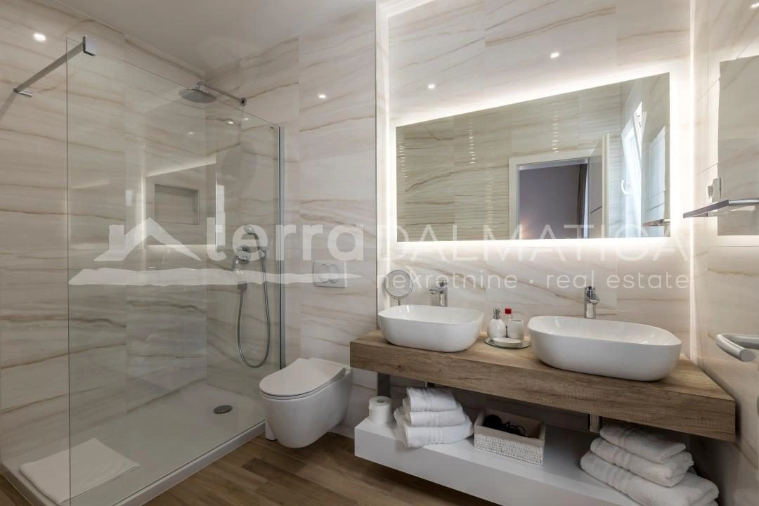 Umgebung von Split – Kroatien, luxuriöse Villa mit bezauberndem Blick auf das Meer und die Inseln