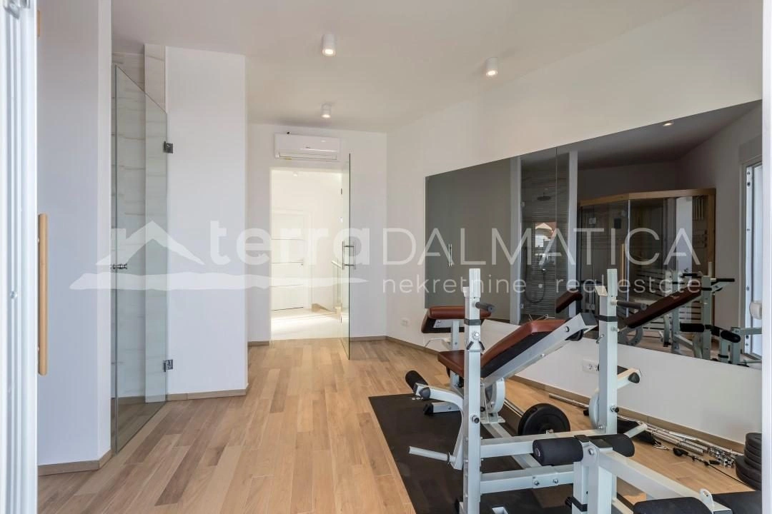 Umgebung von Split – Kroatien, luxuriöse Villa mit bezauberndem Blick auf das Meer und die Inseln