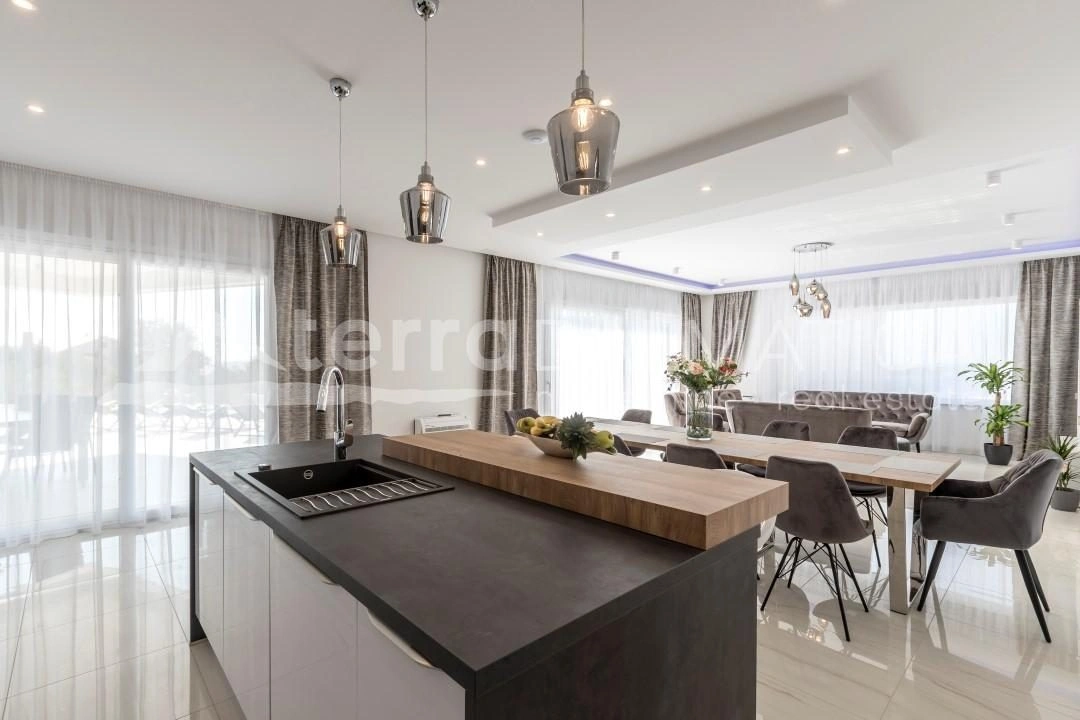 Umgebung von Split – Kroatien, luxuriöse Villa mit bezauberndem Blick auf das Meer und die Inseln