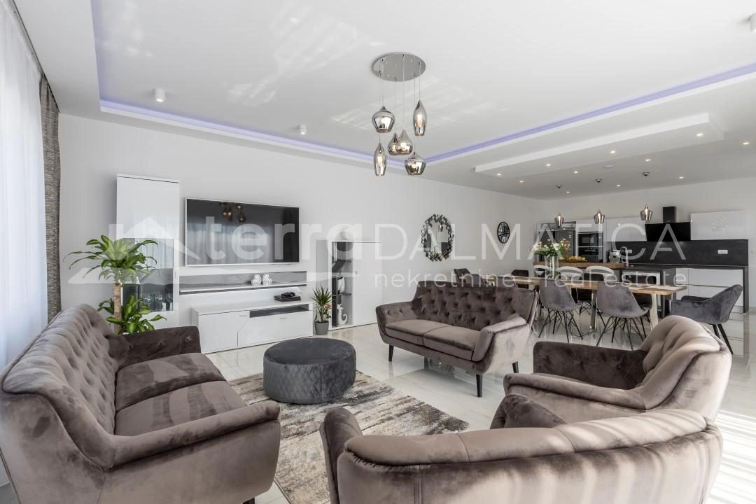 Umgebung von Split – Kroatien, luxuriöse Villa mit bezauberndem Blick auf das Meer und die Inseln