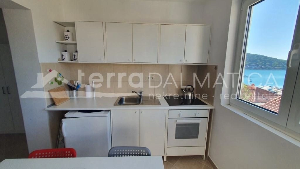 Tisno, Zweizimmerwohnung mit Terrasse und Meerblick