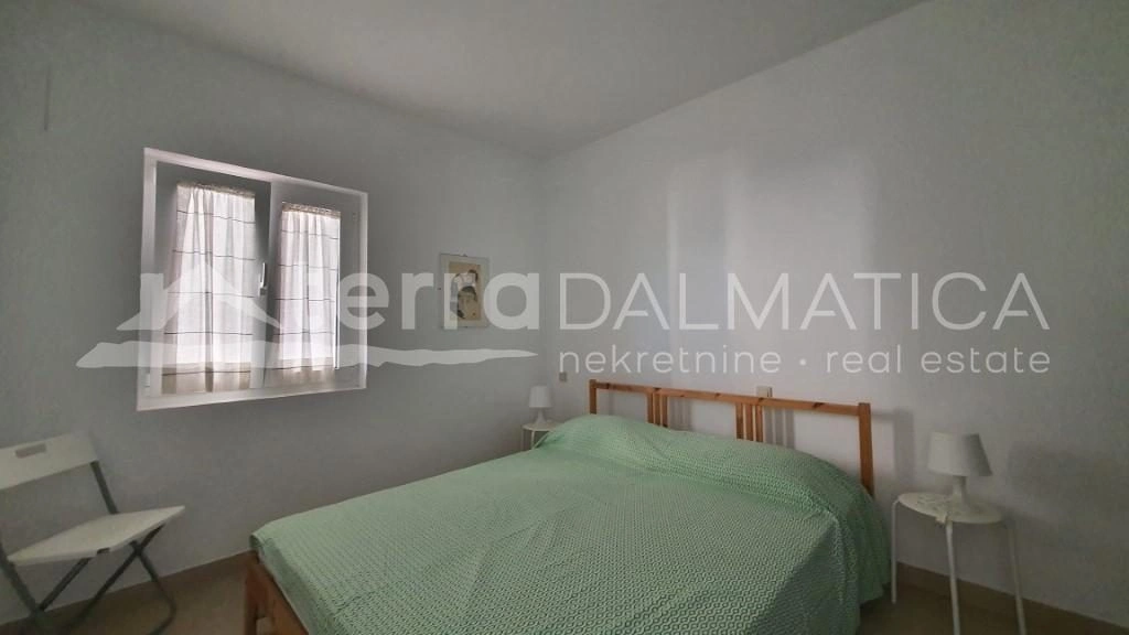 Tisno, Zweizimmerwohnung mit Terrasse und Meerblick