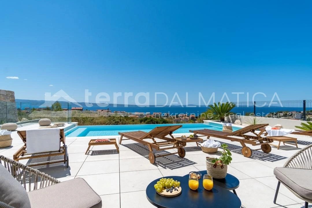 Umgebung von Split - Kroatien, modern gestaltete Villa mit bezauberndem Blick auf den Archipel