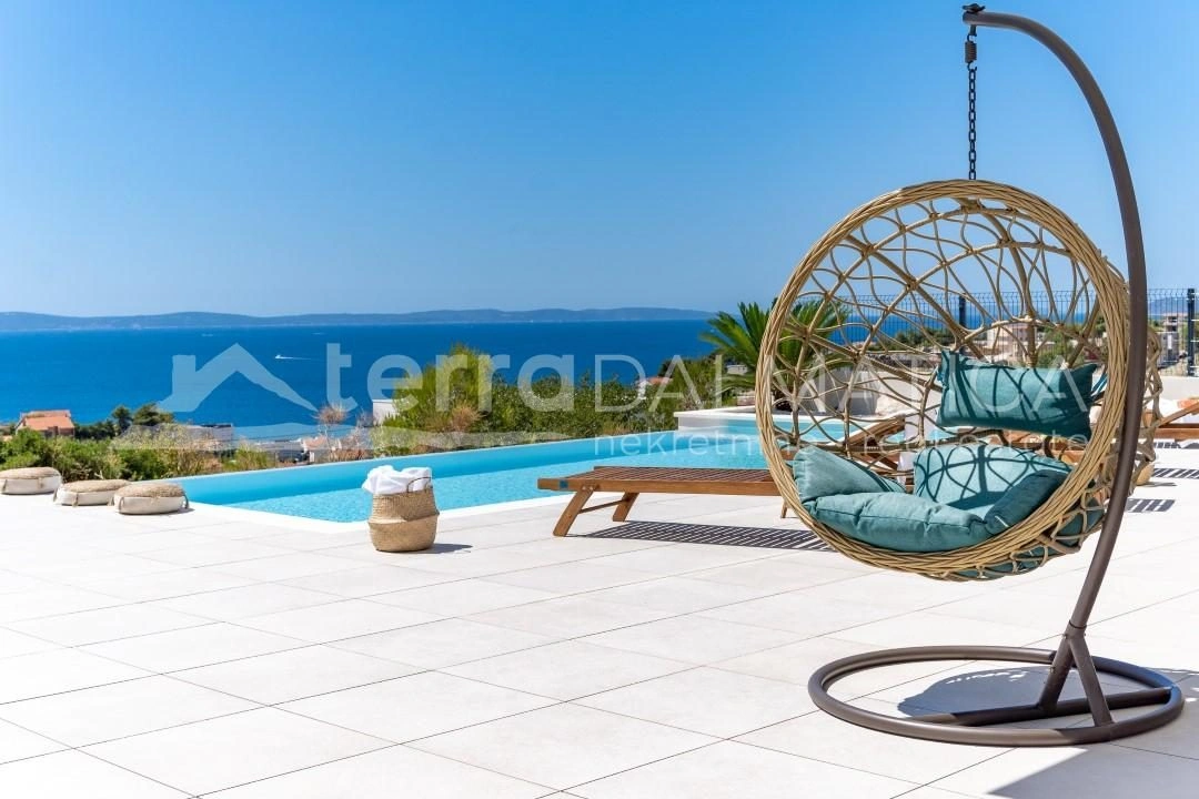 Umgebung von Split - Kroatien, modern gestaltete Villa mit bezauberndem Blick auf den Archipel