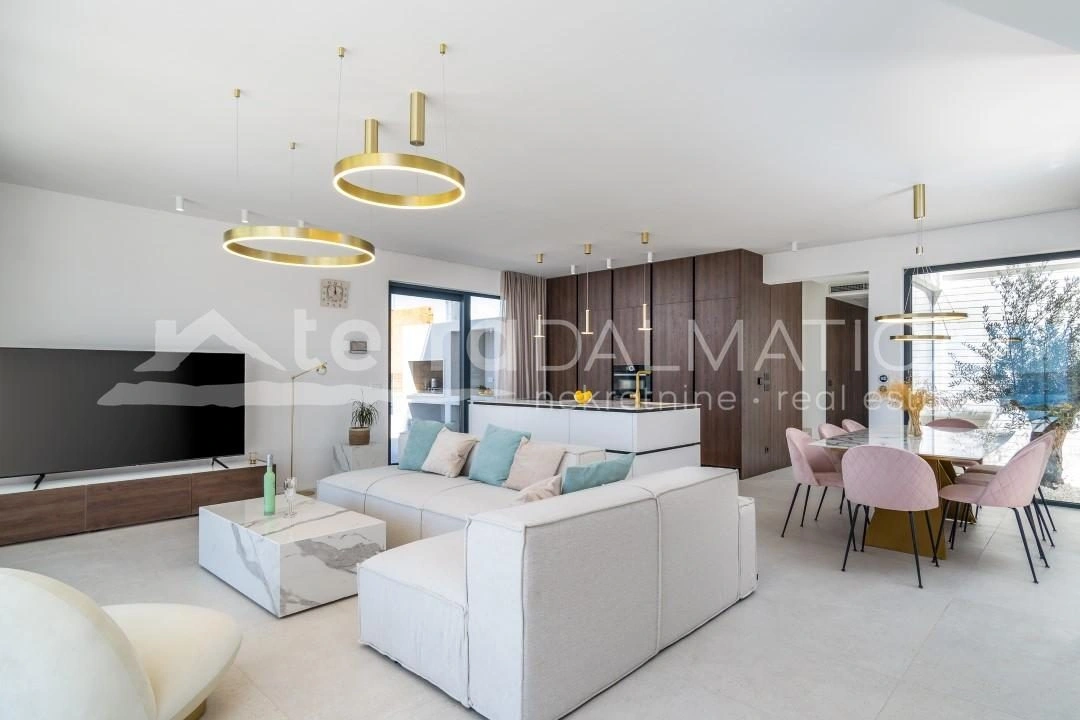 Umgebung von Split - Kroatien, modern gestaltete Villa mit bezauberndem Blick auf den Archipel