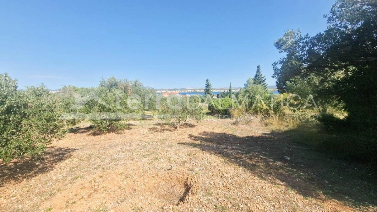 Prvic Sepurina, Baugrundstück in idyllischer Lage, 150 m vom Meer entfernt