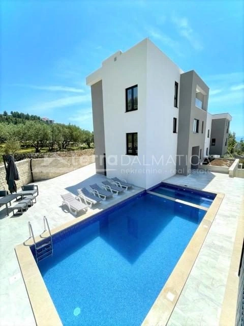 Umgebung von Split - Kroatien, eine einzigartige Villa mit privatem Pool im Herzen Dalmatiens