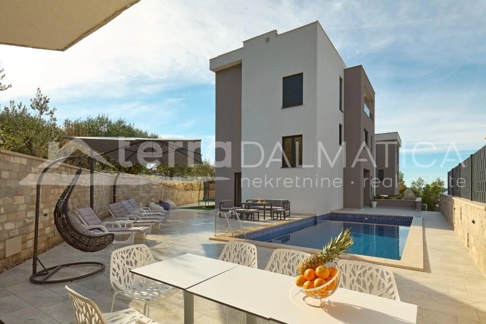 Umgebung von Split - Kroatien, eine einzigartige Villa mit privatem Pool im Herzen Dalmatiens