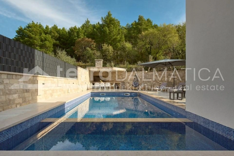 Umgebung von Split - Kroatien, eine einzigartige Villa mit privatem Pool im Herzen Dalmatiens