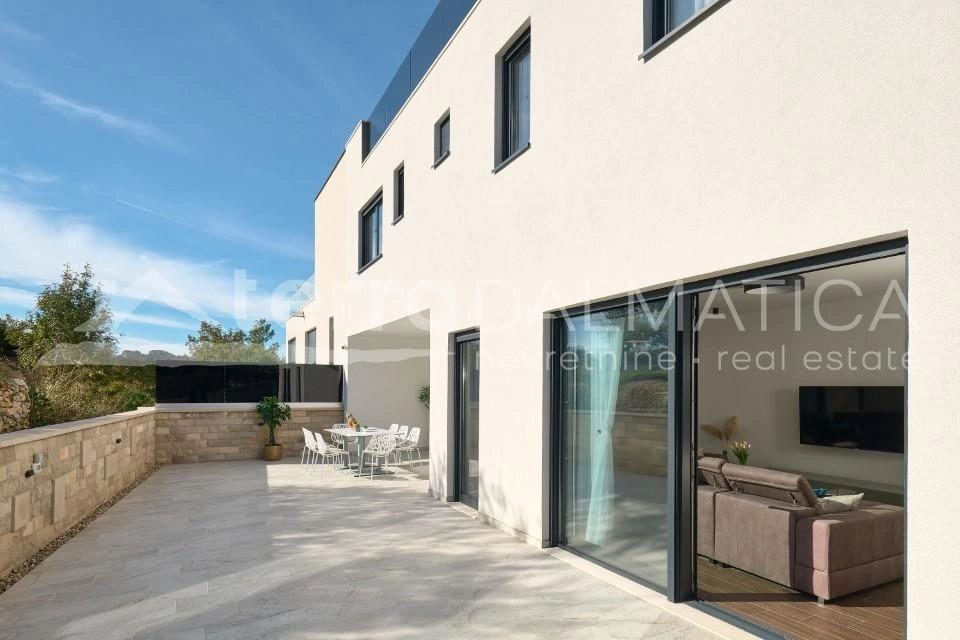 Umgebung von Split - Kroatien, eine einzigartige Villa mit privatem Pool im Herzen Dalmatiens