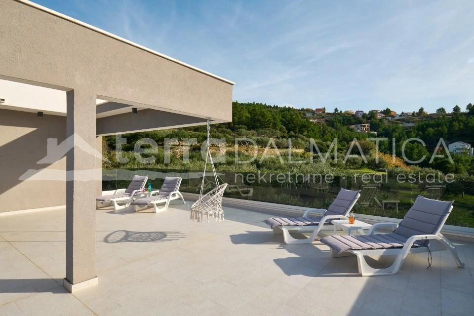 Umgebung von Split - Kroatien, eine einzigartige Villa mit privatem Pool im Herzen Dalmatiens