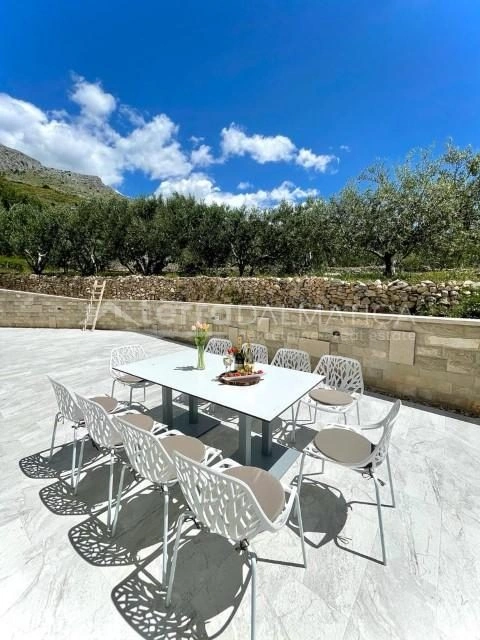 Umgebung von Split - Kroatien, eine einzigartige Villa mit privatem Pool im Herzen Dalmatiens