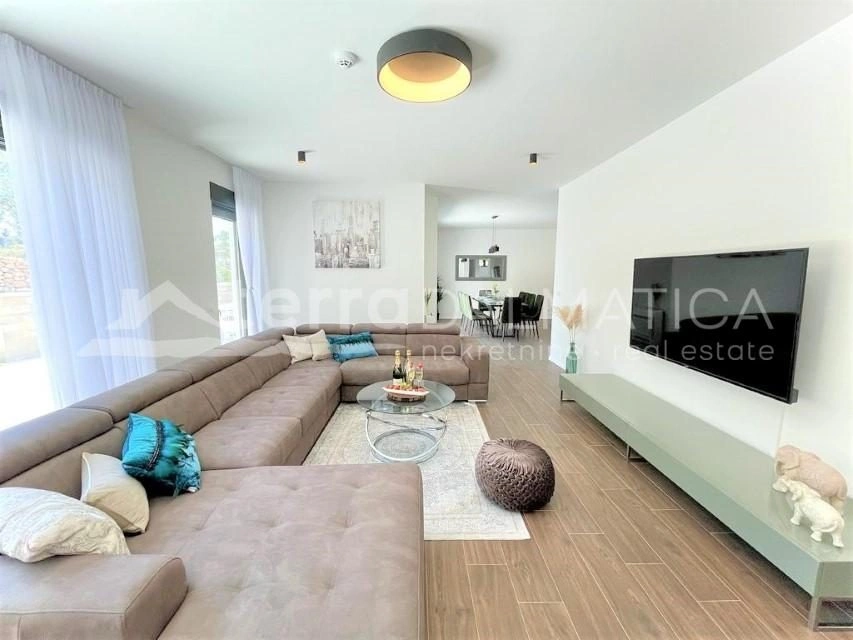 Umgebung von Split - Kroatien, eine einzigartige Villa mit privatem Pool im Herzen Dalmatiens