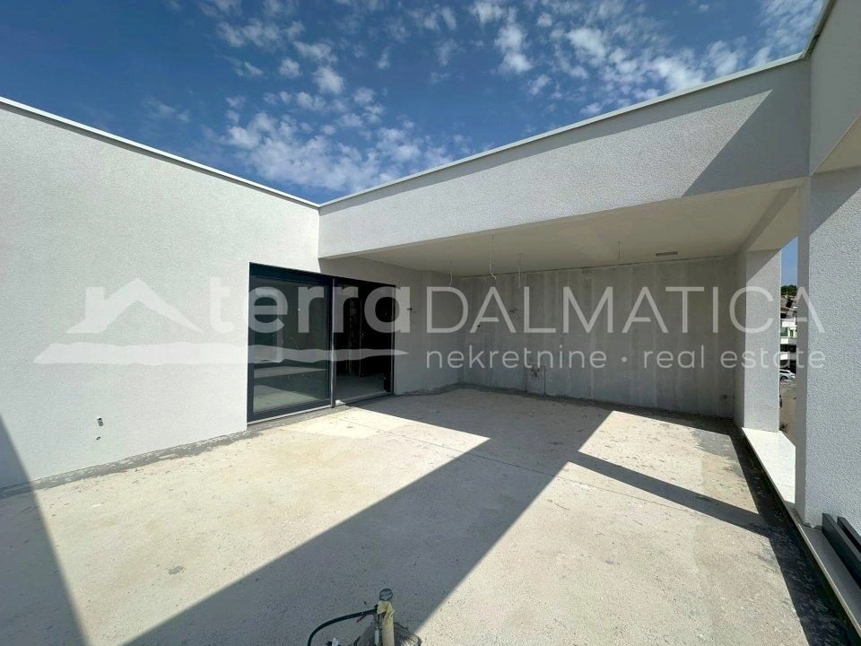 Umgebung von Trogir, Ciovo, geräumiges Penthouse mit Blick auf den Split-Archipel