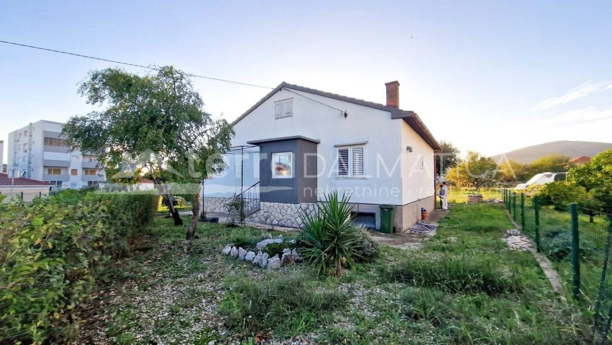 Trogir, Bungalow im Zentrum