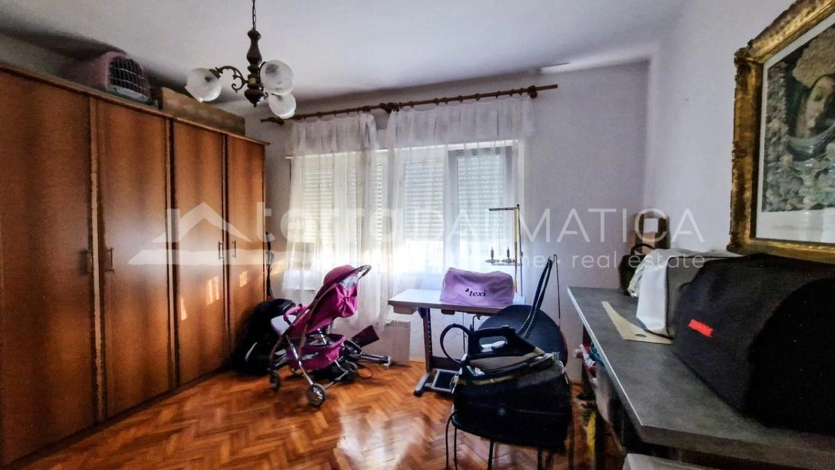 Trogir, Bungalow im Zentrum