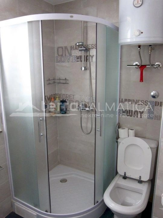 Zirje, ein schönes Haus mit Blick auf das Meer